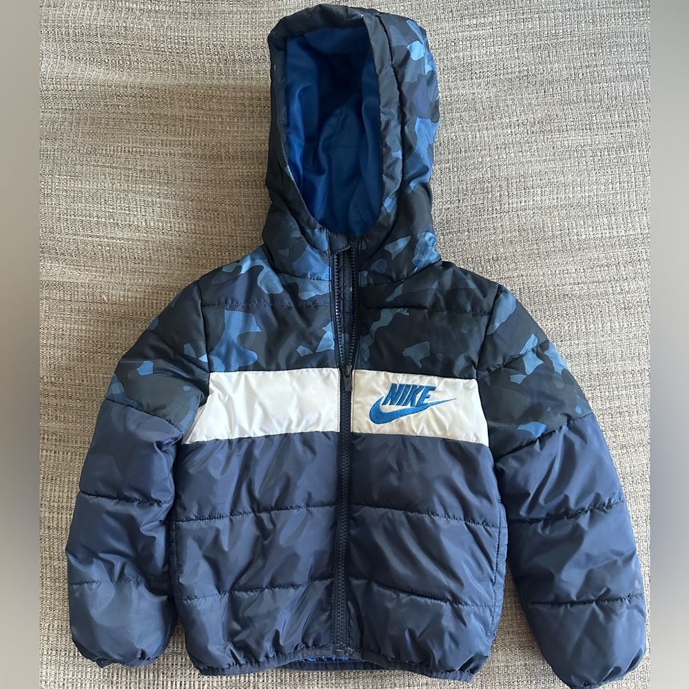 💯 Authentic Nike Kids Navy Camo Puffer Jacket Size Toddler 4T